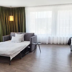 - The Niu, Crusoe Airport By Ihg 3*, Bremen Almanya